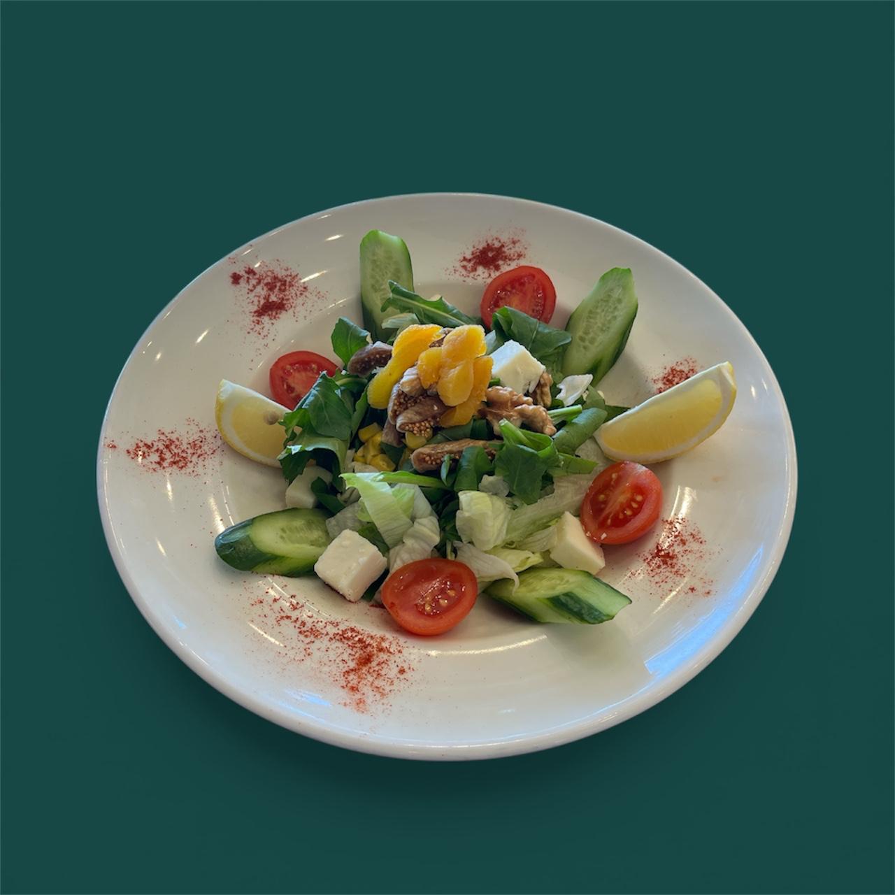 Peynirli Akdeniz Salata